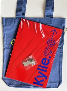 KYLIE MINOGUE * SPANNUNG 2025 WORLD TOUR PROGRAMM, TRAGETASCHE + SCHLÜSSELANHÄNGER * NEU! * PADAM - Bild 1 von 10