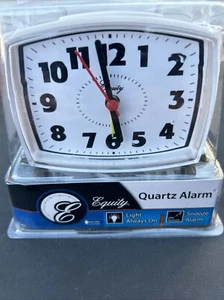 La Crosse Technology Equity Electric Quartz Alarm Clock 33100. Made In 2004 - Picture 1 of 6