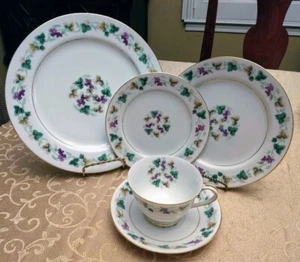 Noritake TOKAY 5 Pc Pl Setting 5168 Purple Grapes Green Gold Lv White Fine China - Picture 1 of 13