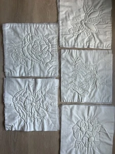 Vintage Lot 5 Quilt Blöcke 14" mal 14" quadratische Stücke Schmetterling Stiefmütterchen Rose Blumen - Bild 1 von 7