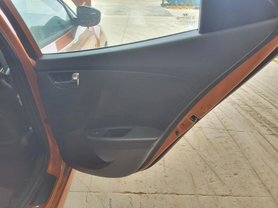 VELOSTER  2016 Door Trim Panel Rear 438368 Foto 1 de 1