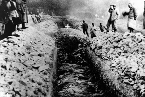 Nueva foto de 5x7 de la Primera Guerra Mundial: misa fúnebre sobre trinchera de víctimas francesas - Imagen 1 de 1