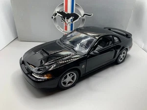 Mustang GT 1999 35 aniversario coche diecast promocional con caja 1:18 negro - Imagen 1 de 8