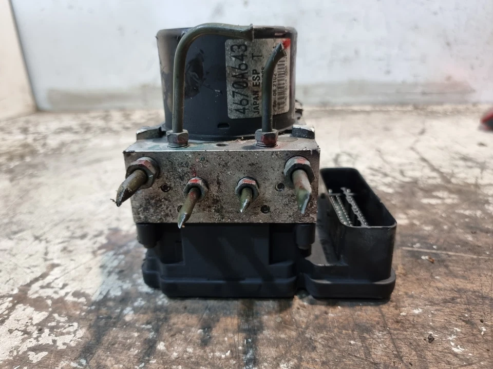 Mitsubishi ASX ABS Pump & Control Module Unit 2012 MK1 Pre-Facelift OEM 4670A643 — 第 1/4 张图片