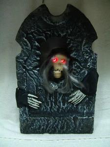 HALLOWEEN TUMBSTONE ANIMATED WITCH W/LIGHT UP EYES MOVING MOUTH 19 INCHES TALL - Picture 1 of 6