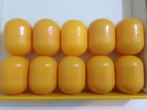 10 leere Mini Maxi Ü-Ei Kapseln Hüllen orange - basteln, Tombola, Hochzeit - Bild 1 von 1