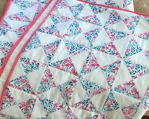 Baby Mädchen Steppdecke. Steppdecke rosa/türkis/weiß 38 x 47. Akzentkissen 13X13. - Bild 1 von 8