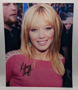 Hilary Duff Lizzie McGuire Autographed 8x10 Photo 001 - Picture 1 of 3