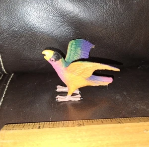Macaw, Scarlet Parrot, Realistic Plastic Model Toy Bird 2 1/2" Red Blue Green - Picture 1 of 1