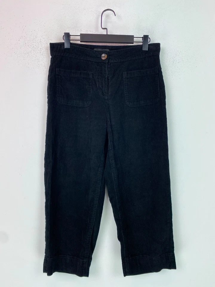 Next Pantalón corto de pana negro pierna recta tiro medio bolsillos Reino Unido 12 Foto 1 de 4