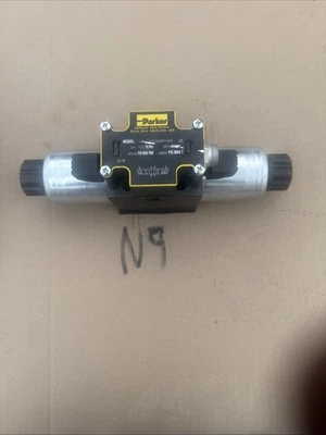 Parker D3W001CNJKFV56Hyd Dir Valve Solenoid - Image 1 of 4