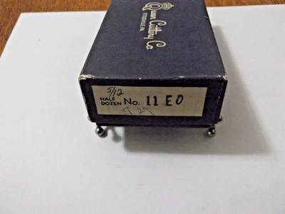 Caja de cuchillos vacía vintage QUEEN cubiertos púrpura distribuidores solo casi nueva 11EO EE. UU. Foto 1 de 4