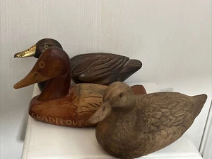 Vintage set of 3 Wooden Ducks Carvings Figures Solid Plastic Eyes Multi Wood EUC - Picture 1 of 20