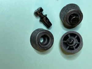 (100) NUOVO Richco FF-004 FAST FEET Piedino rivetto push fit 20 mm base DIA, ALTEZZA 10 MM - Foto 1 di 3