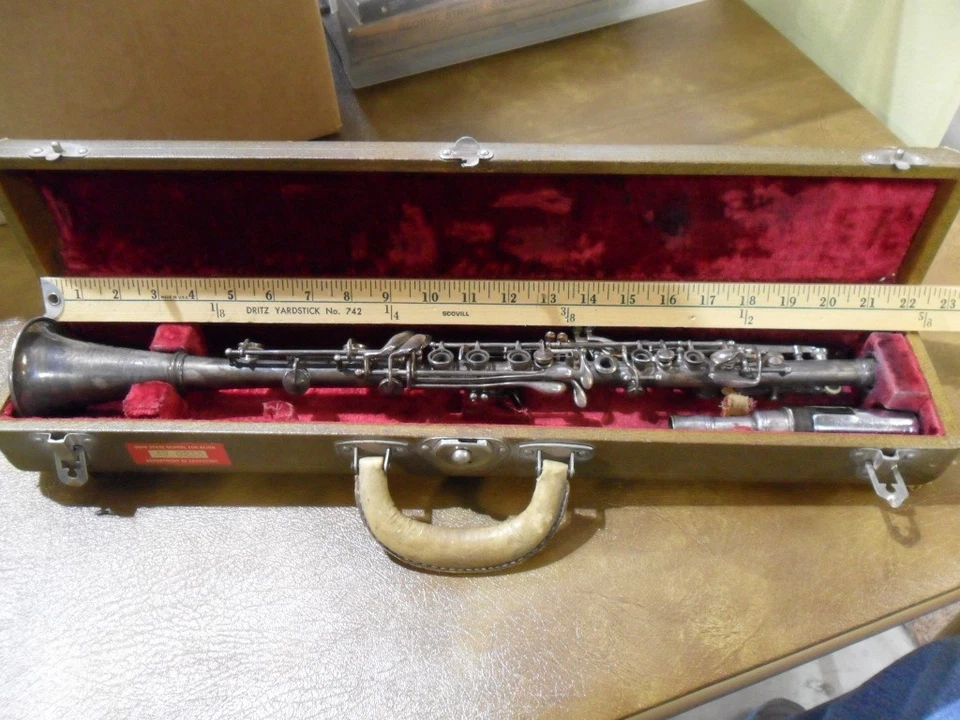 Clarinete Holton Metal Elkhorn Collegiate Silver Plate en estuche Holton.  USA Foto 1 de 4