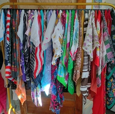 Lote de 36 bufandas vintage pañuelos pañuelos años 40 - 2k variedad patrones telas Foto 1 de 4