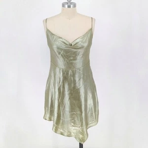 NUEVO Mini Vestido Urban Outfitters Satinado Verde M Sexy Asimétrico Ropa de Club Fiesta - Imagen 1 de 8