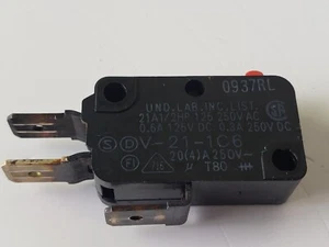 1pcs Omron V-21-1C6 21Aa 250VAC 3-pin Large Micro-motion Limit Touch Switch - Picture 1 of 2