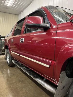 03-06 CHEVY AVALANCHE 1500 PASAJERO PUERTA DELANTERA DERECHA CONJUNTO DEPORTIVO PINTURA ROJA 817K Foto 1 de 4