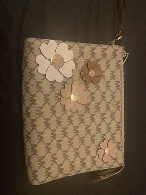 Portatarjetas Michael Kors de cuero para cambiar Foto 1 de 4