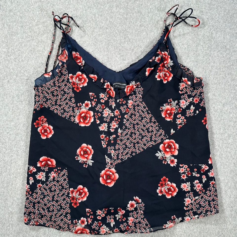 Top camisero floral The Fifth Label para mujer grande azul marino cuello en V lazo con volantes Foto 1 de 4