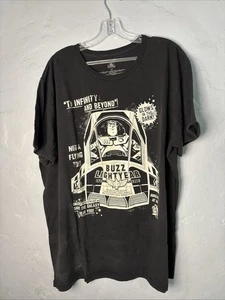 T-shirt 2XL Buzz Lightyear si illumina al buio Disney nuova con etichetta uomo A-6 - Foto 1 di 4