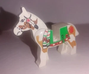 LEGO weißes Pferd mit grüner Decke Minifigur aus Set 6718 - Bild 1 von 4