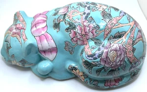 Mid Century Vintage CHINESE SLEEPING CAT Famille Verte TEAL w Birds and Flowers - Picture 1 of 9