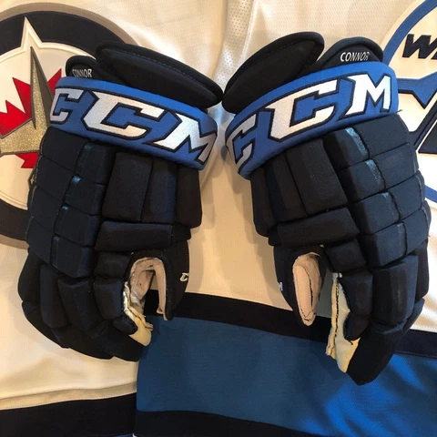 WINNIPEG JETS NHL 2022-23 PLAYER USED HOCKEY GLOVES KYLE CONNOR 81 Cover