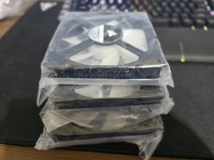 x3 black CORSAIR ML120 RGB Magnetic Levitation Fan - Afbeelding 1 van 4