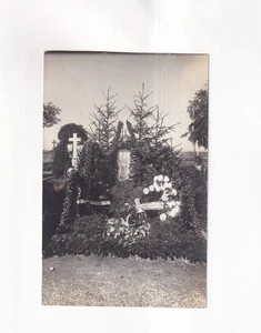 F3290) OBERDORF LECHBRUCK - - Cemetery - Grave with wreaths old PHOTO AK - Picture 1 of 2