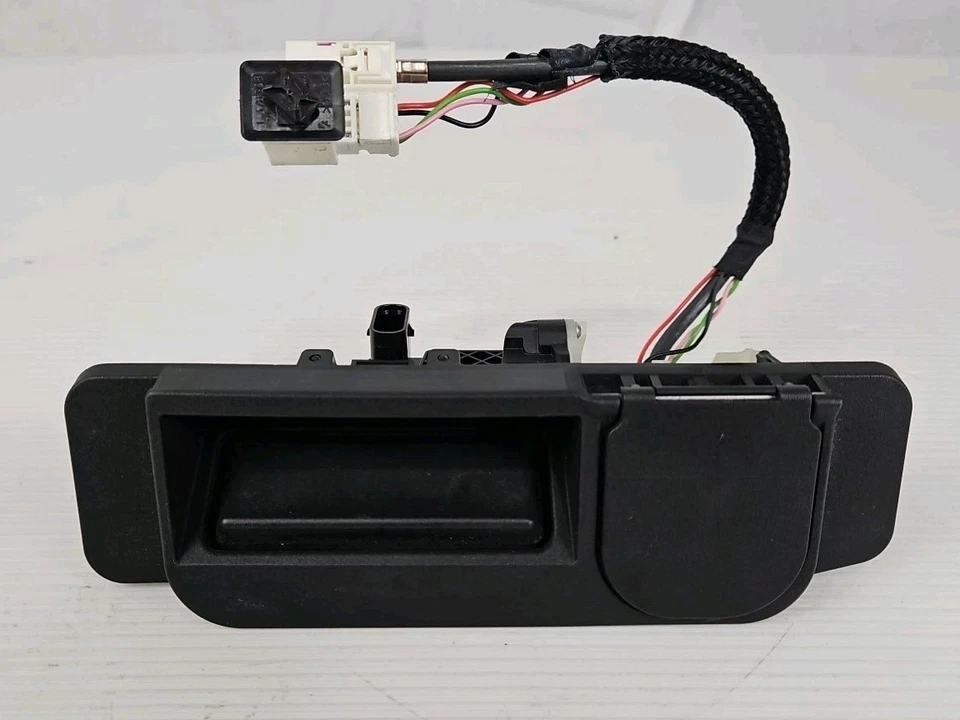 14-21 Mercedes W117 CLA250 C300 maletero puerta trasera liberación manija abierta con cámara OEM Foto 1 de 4