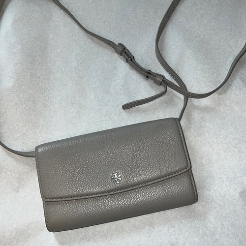 Borsa a tracolla Tory Burch da donna grigio chiaro in pelle ciottolata cinturino regolabile!