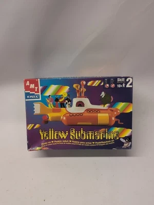 AMT/Ertl Amarillo Submarino The Beatles Vintage 1999 Modelo Kit #30097 Caja Abierta Foto 1 de 4