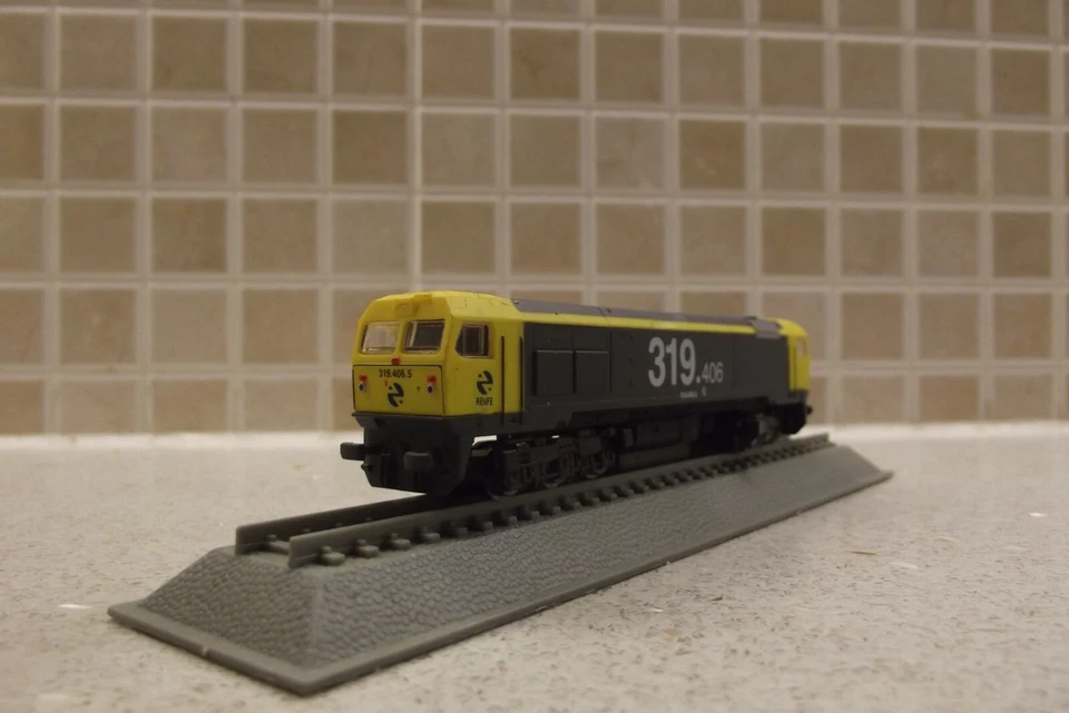 DELPRADO SPANISH RAILWAYS RENFE 3194 LOCOMOTIVE 319.406 IN BLUE 1/160 SCALE. - Image 1 of 4