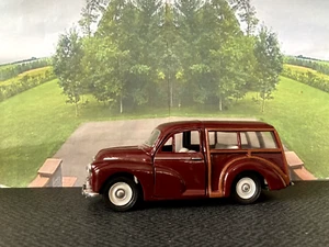 Saico 1/26 Diecast Morris Minor Maroon Traveller - Bild 1 von 3
