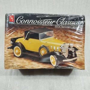 AMT 1932 Chevrolet Cabriolet Vintage Model kit 1/25 scale New Sealed Crushed Box - Picture 1 of 7