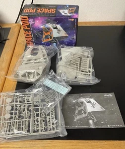 Moebius Models Space Pod from the Classic TV Series Lost In Space #901 NIB - Picture 1 of 4
