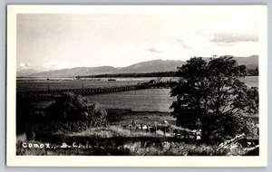Cartolina d'epoca di Comox B.C. Vista panoramica di Ansco RPPC #1580 - Foto 1 di 2