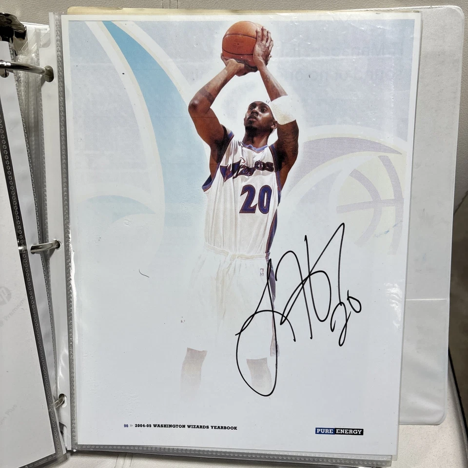 Foto firmada por Larry Hughes 8x10 de magos  Foto 1 de 1