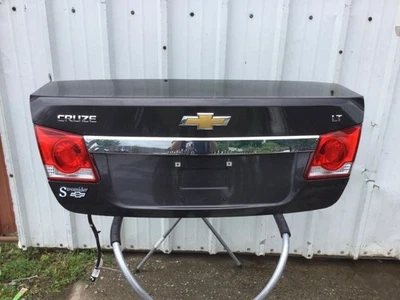 Chevrolet Cruze 2011-2016 tapa de cubierta plateada metálica abolladura y arañazos en la parte superior Foto 1 de 4