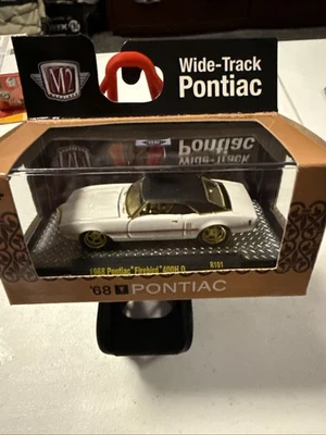 M2 Machines Gold Chase Diorama 1968 Pontiac Firebird 400 H.O. 1:64 Wide-track - Image 1 of 3