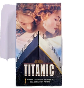 Titanic - Factory Sealed VHS Box Set Brand New Double VCR Tapes - Imagen 1 de 9