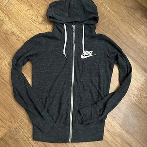 Nike Zip Up Hoodie Jacket Youth Small Long Dark Grey Boys Girls Organic C319 - Picture 1 of 11