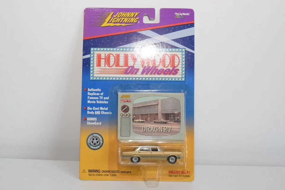 B8 1:64 3 INCH JOHNNY LIGHTNING DRAGNET FORD FAIRLANE MET. MIB ORO SU CARTA - Immagine 1 di 4