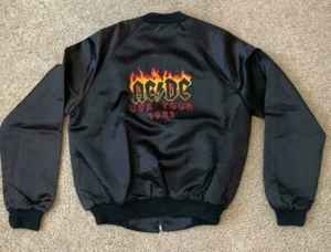 1983 AC/DC Flick Of The Switch EE. UU. Chaqueta de gira negra satinada talla S, M&L nueva de lote antiguo - Imagen 1 de 4