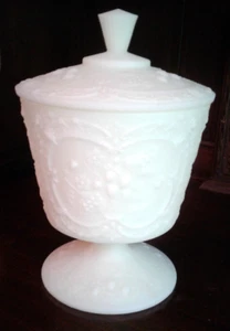 Vintage Fenton Wilde Erdbeere Satiniertes Glas Kompott mit Fuß und Deckel - Bild 1 von 11