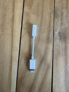 Apple Lightning to 3.5mm Headphone Jack Audio Adapter MMX62AM/A - Photo 1 sur 1