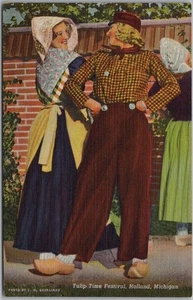 Postal vintage 1941 de Holanda, Michigan "Tiempo de tulipán" niño niña bailando/lino - Imagen 1 de 2