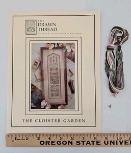 Der gezogene Faden DER KLOSTERGARTEN gezähltes Kreuzstich-Set mit Seidenfäden Biene - Bild 1 von 5